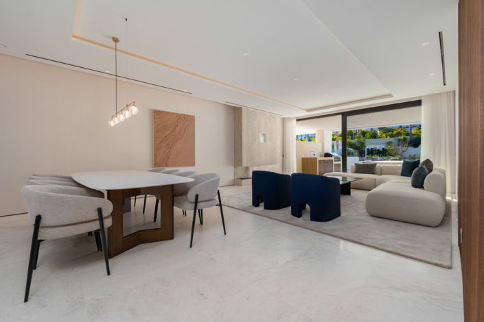 Image No.4-4 Bed Property for sale