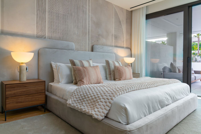 Image No.10-4 Bed Property for sale