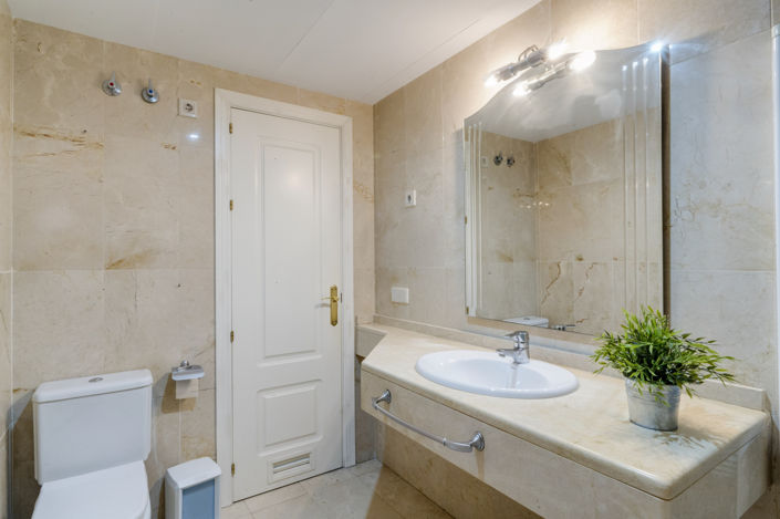 Image No.9-1 Bed Property for sale