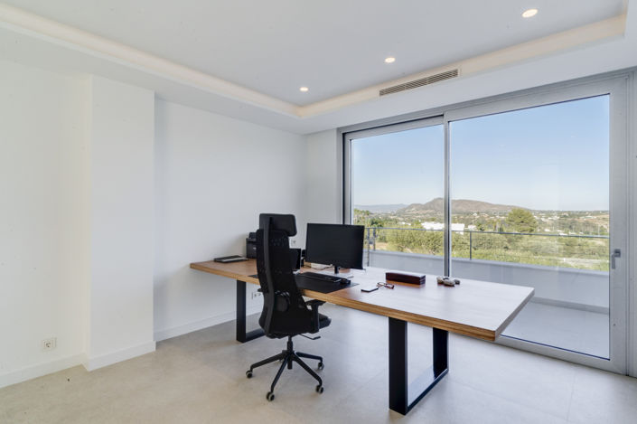 Image No.10-4 Bed Villa for sale