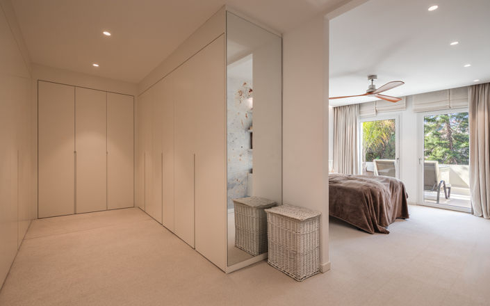 Image No.12-3 Bed Property for sale