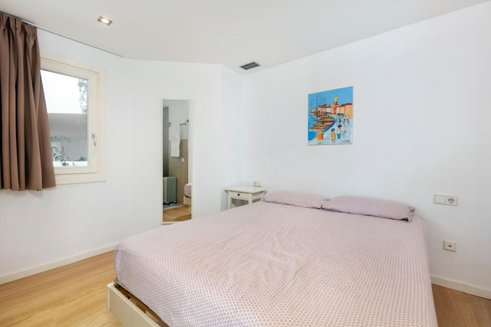 Image No.10-2 Bed Apartment for sale