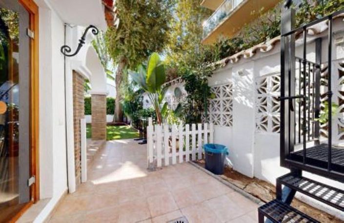 Image No.20-6 Bed House for sale