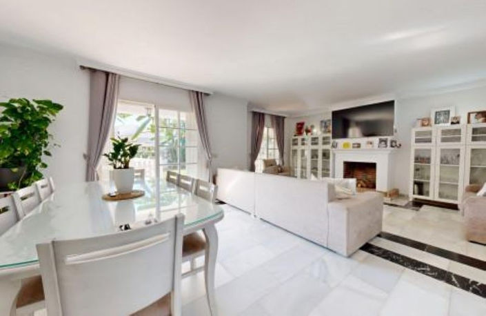 Image No.3-6 Bed House for sale