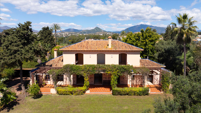 Image No.1-Villa de 4 chambres à vendre à Estepona