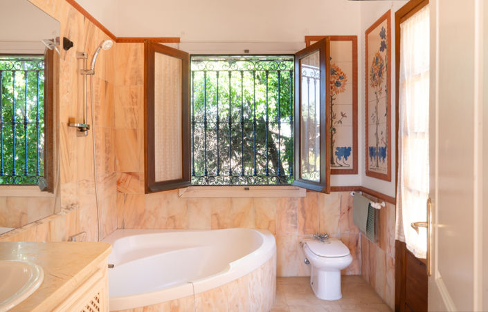 Image No.8-Villa de 4 chambres à vendre à Estepona