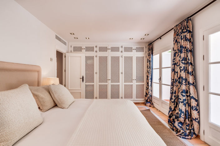 Image No.11-2 Bed Property for sale