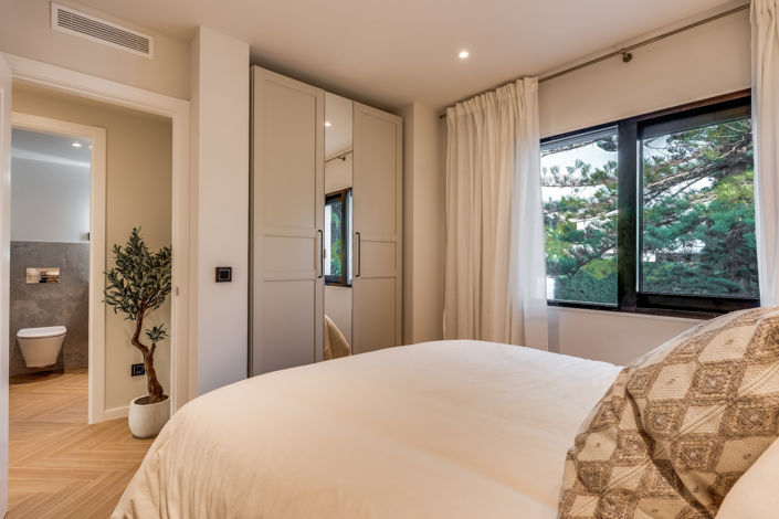 Image No.12-4 Bed Townhouse for sale