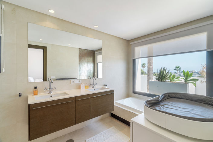 Image No.10-5 Bed Villa for sale