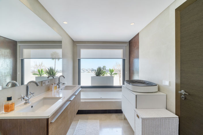 Image No.9-5 Bed Villa for sale