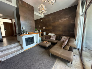 b98le8d7m9k3degpefzhs0lif8u4xzvzhwxtmggyekxx9