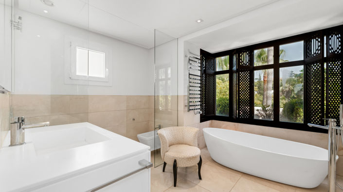 Image No.8-3 Bed Property for sale