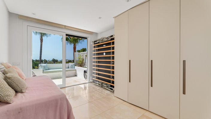 Image No.9-3 Bed Property for sale