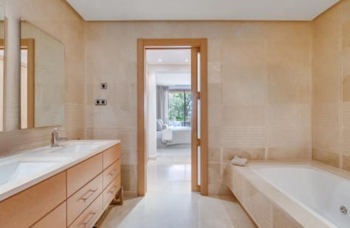 Image No.11-2 Bed Property for sale