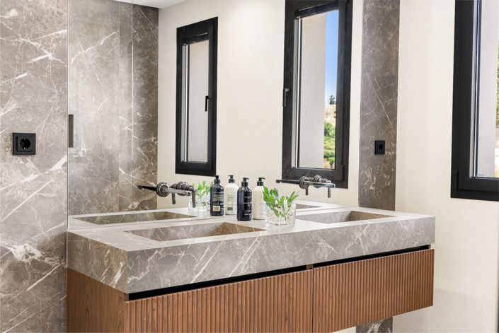 Image No.10-6 Bed Villa for sale