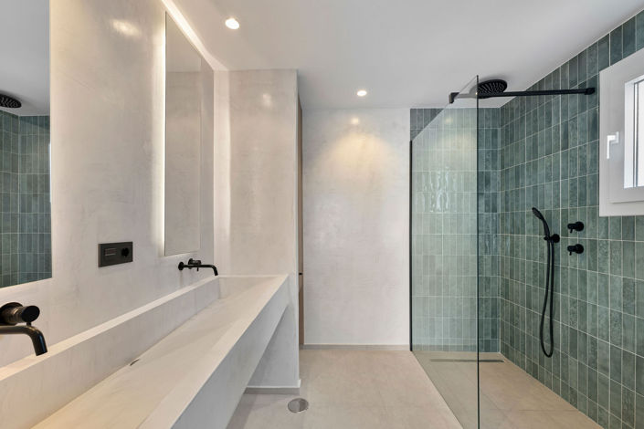 Image No.10-3 Bed Property for sale