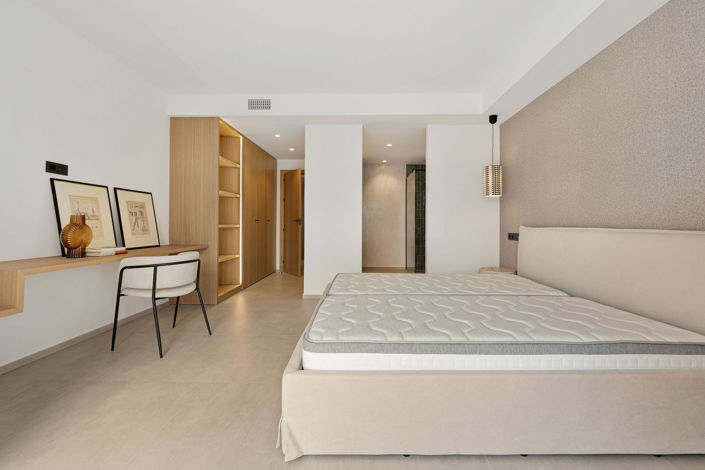 Image No.8-3 Bed Property for sale