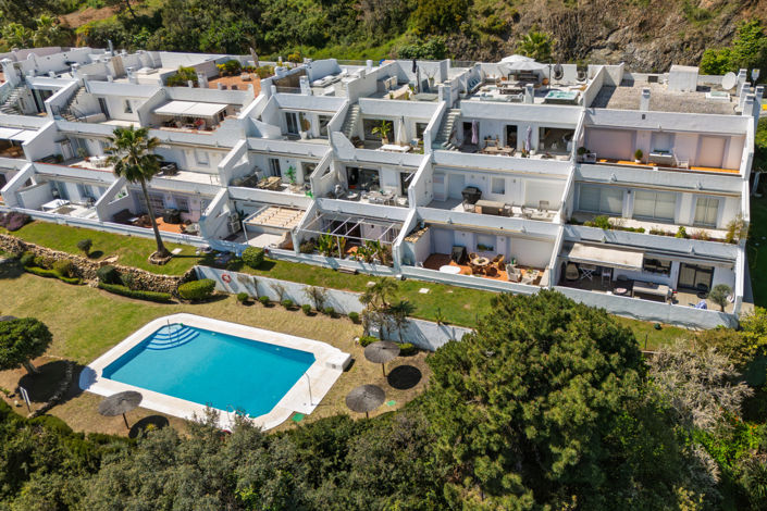 Image No.26-3 Bed Property for sale