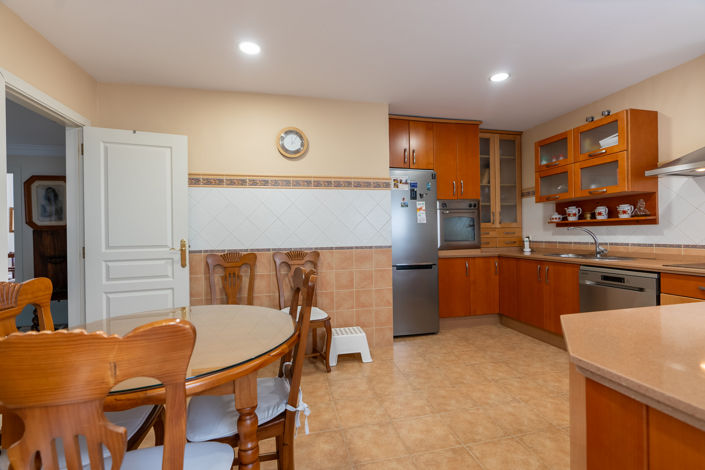 Image No.13-3 Bed Flat for sale