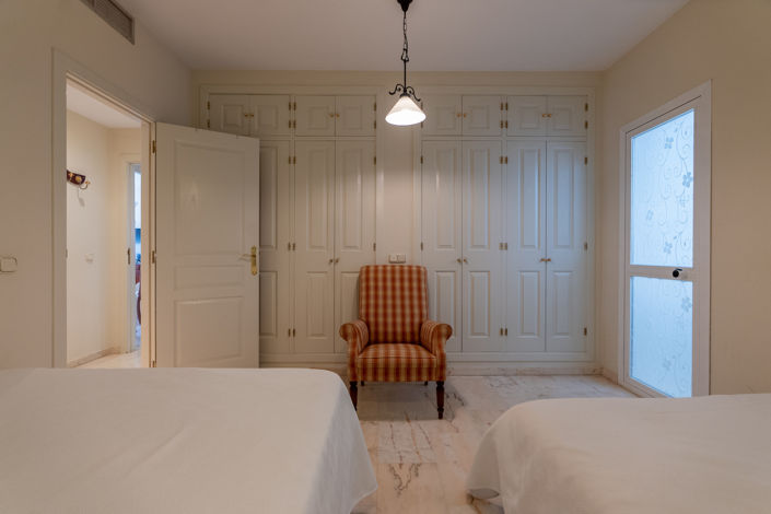 Image No.18-3 Bed Flat for sale