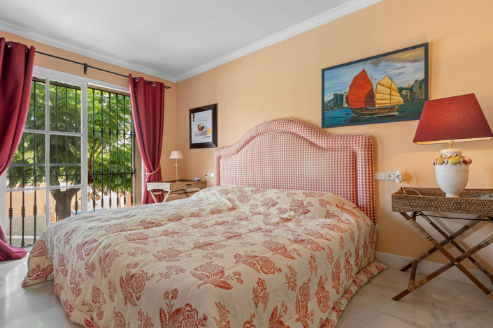 Image No.11-2 Bed Property for sale