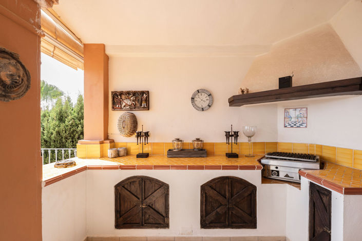 Image No.17-2 Bed Property for sale