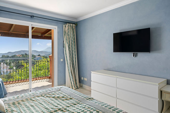 Image No.9-2 Bed Property for sale