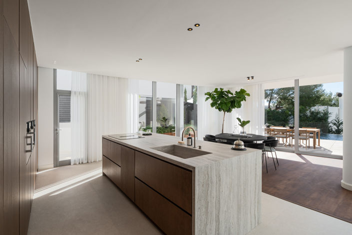 Image No.6-4 Bed House for sale