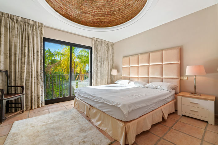 Image No.18-9 Bed Villa for sale