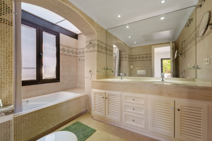 Image No.20-9 Bed Villa for sale