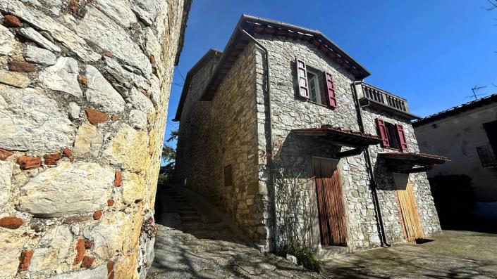 Image No.7-3 Bed Village House for sale