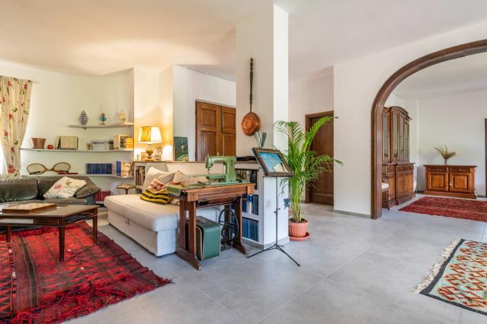 Image No.28-5 Bed Villa for sale