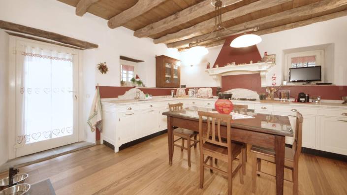 Image No.36-5 Bed Country House for sale