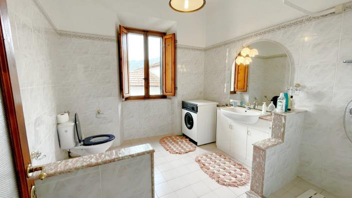 Image No.8-5 Bed Country Property for sale