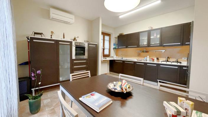 Image No.51-2 Bed Semi-Detached for sale