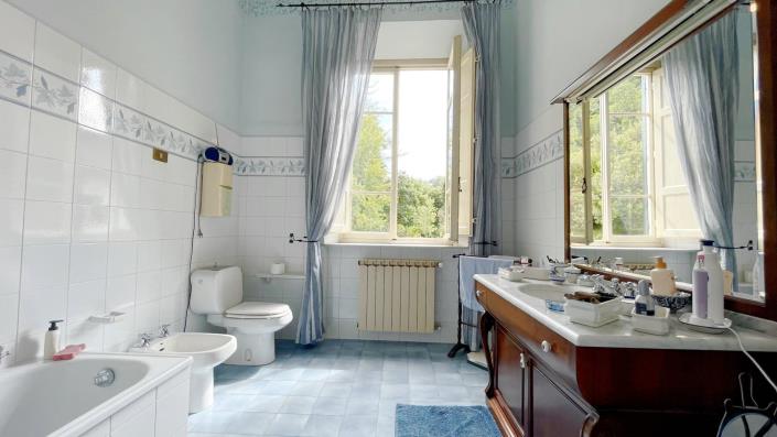 Image No.47-Villa de 6 chambres à vendre à Bagni di Lucca