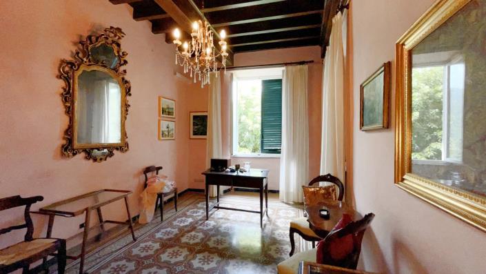 Image No.2-6 Bed Villa for sale