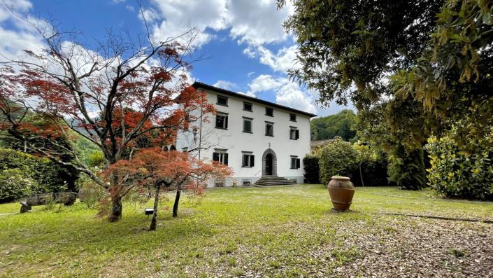 Image No.1-Villa de 6 chambres à vendre à Bagni di Lucca