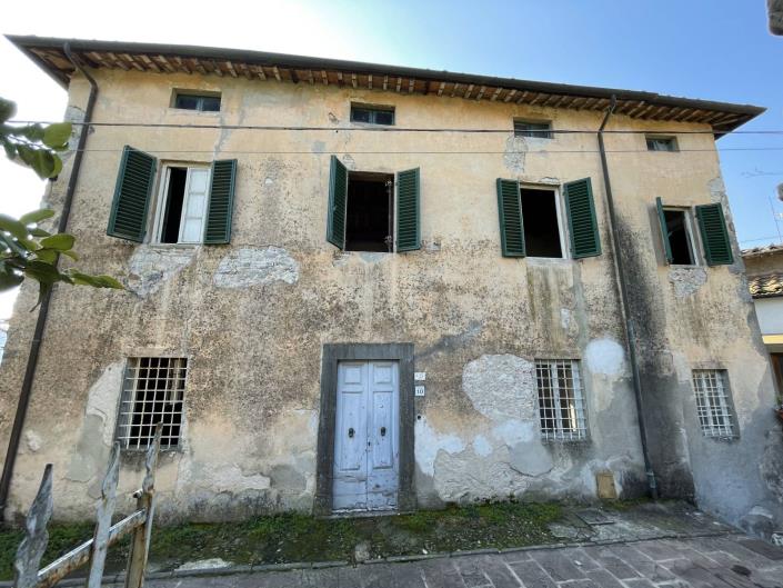 Image No.1-Maison de village de 3 chambres à vendre à Lucca