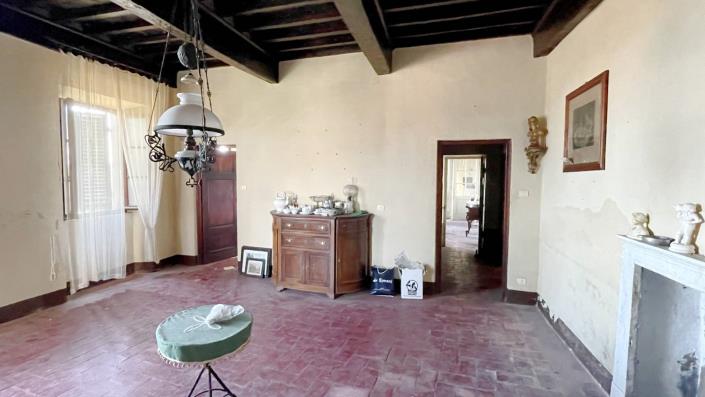 Image No.15-12 Bed Villa for sale