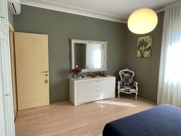 Image No.25-4 Bed Villa for sale