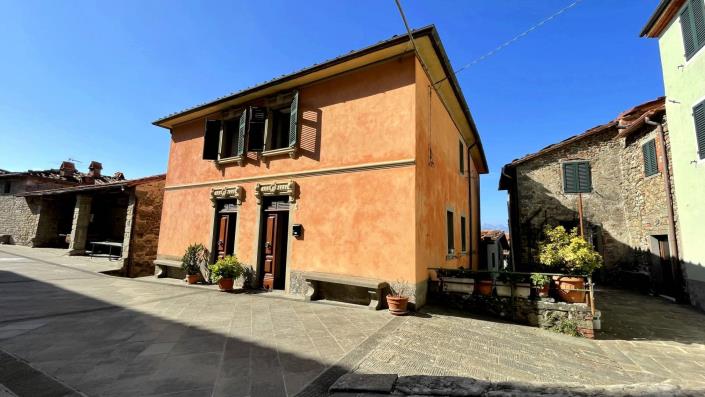 Image No.1-Villa de 5 chambres à vendre à Bagni di Lucca