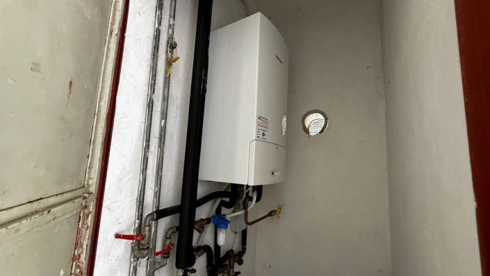 Image No.31-2 Bed Country House for sale