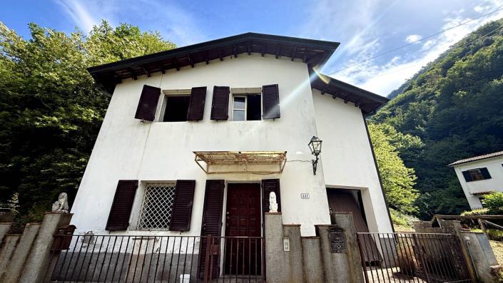 Image No.38-2 Bed Country House for sale