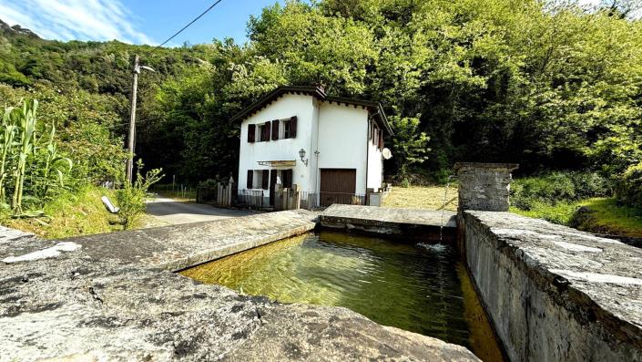Image No.1-2 Bed Country House for sale