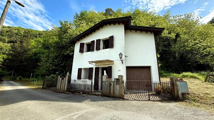 Image No.44-2 Bed Country House for sale