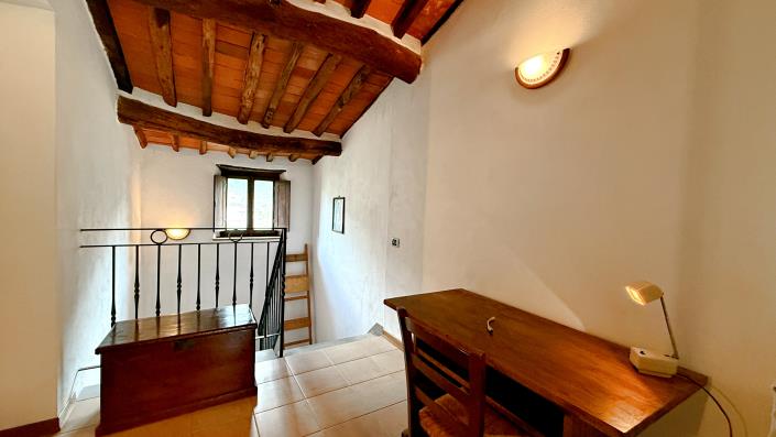 Image No.25-2 Bed Townhouse for sale