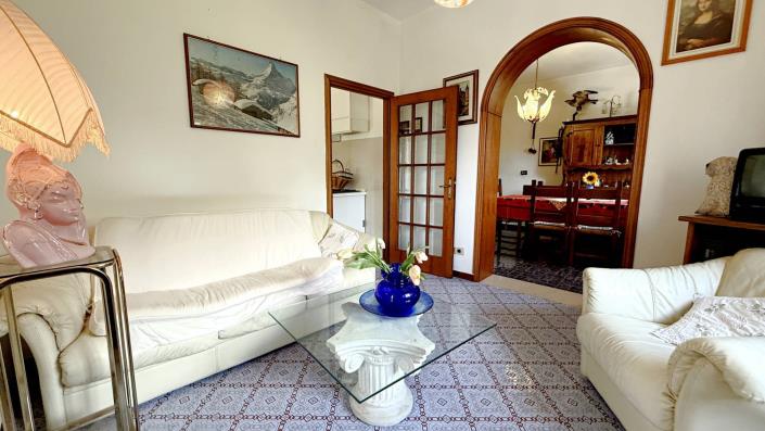 Image No.37-2 Bed Semi-Detached for sale