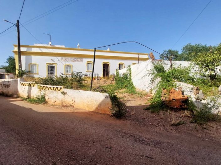 Image No.1-5 Bed House for sale