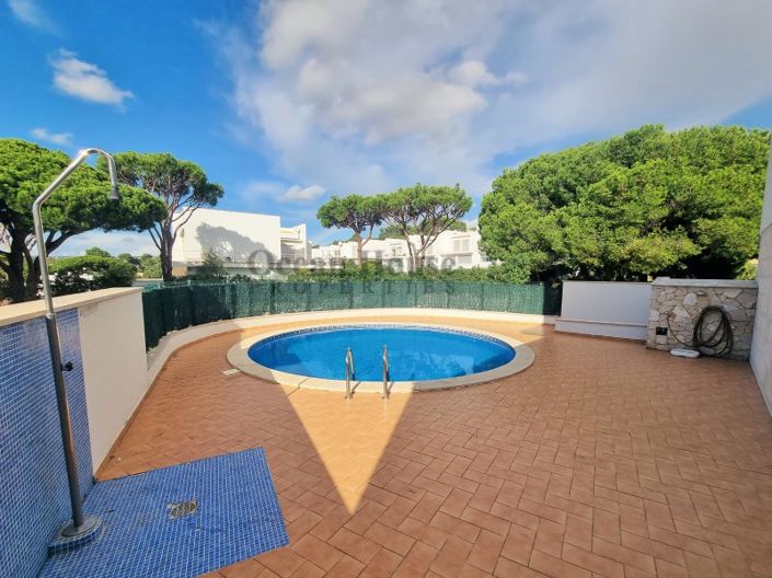 Image No.1-4 Bed House for sale